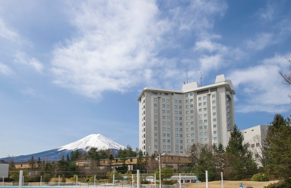 Let's stay & enjoy at Fuji-Q Highland's official hotels!